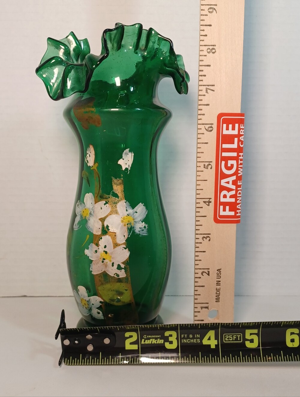 Fenton Style Green Hand-Painted Glass Ruffled Vase Beautiful Victorian Style - Picture 3 of 11